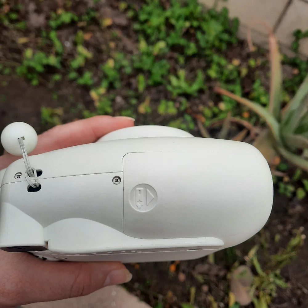 Fujifilm Instax Mini 8 Instant Camera White Turns On Not Working Parts ONLY!!!